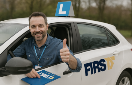 Nieuwe toekomst voor zzp&rsquo;ers en (vroeg)gepensioneerden: word rijinstructeur met FIRSTT